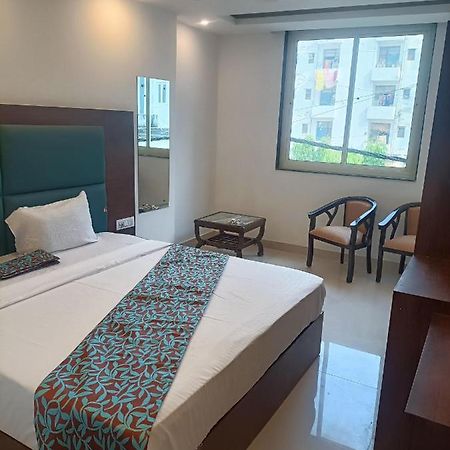 Hotel Tark Inn Near Igi Airport Нью-Дели Экстерьер фото