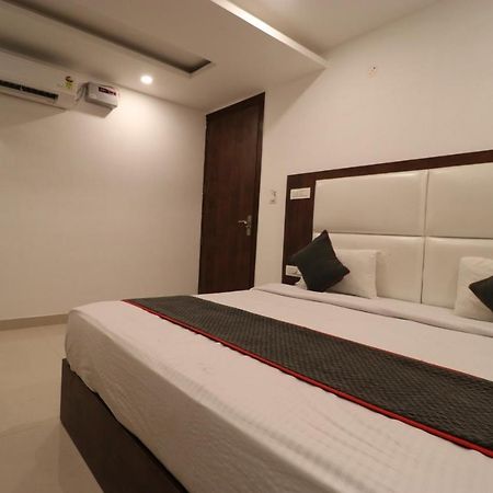 Hotel Tark Inn Near Igi Airport Нью-Дели Экстерьер фото