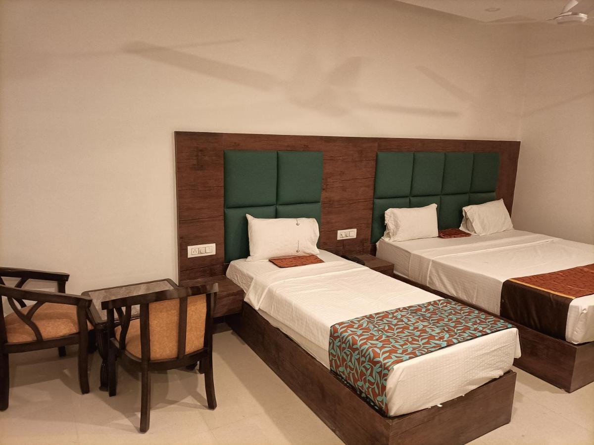 Hotel Tark Inn Near Igi Airport Нью-Дели Экстерьер фото