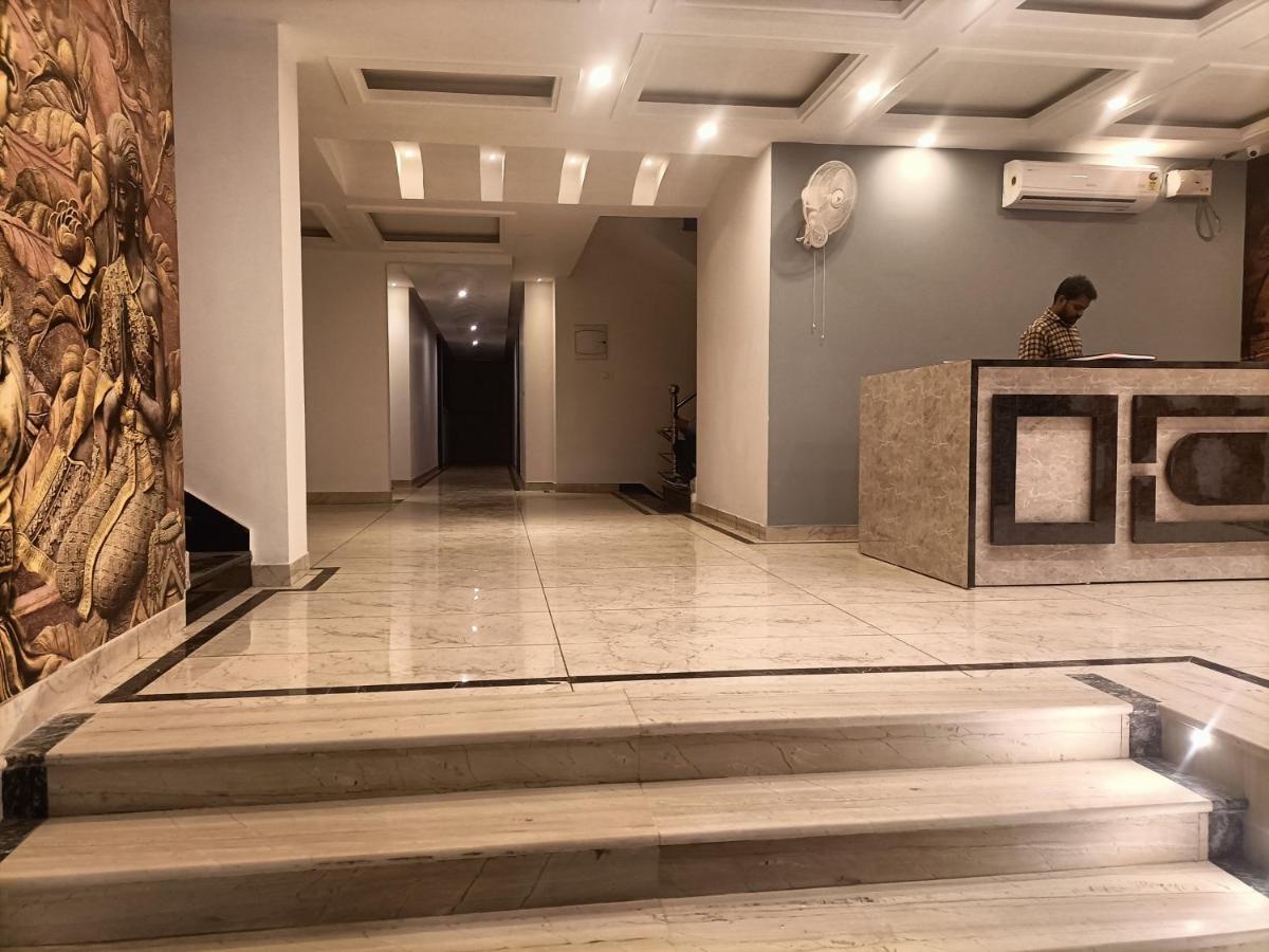 Hotel Tark Inn Near Igi Airport Нью-Дели Экстерьер фото