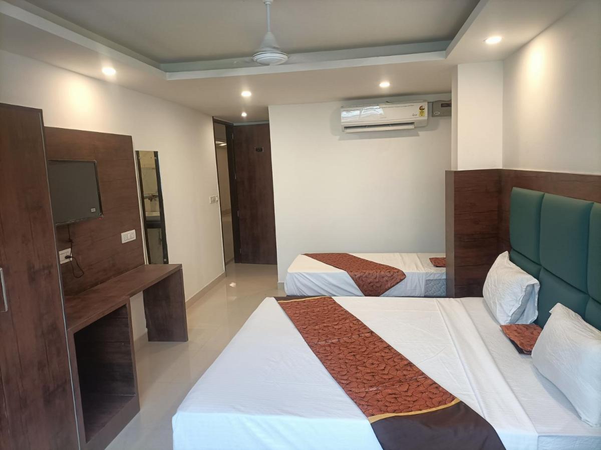 Hotel Tark Inn Near Igi Airport Нью-Дели Экстерьер фото
