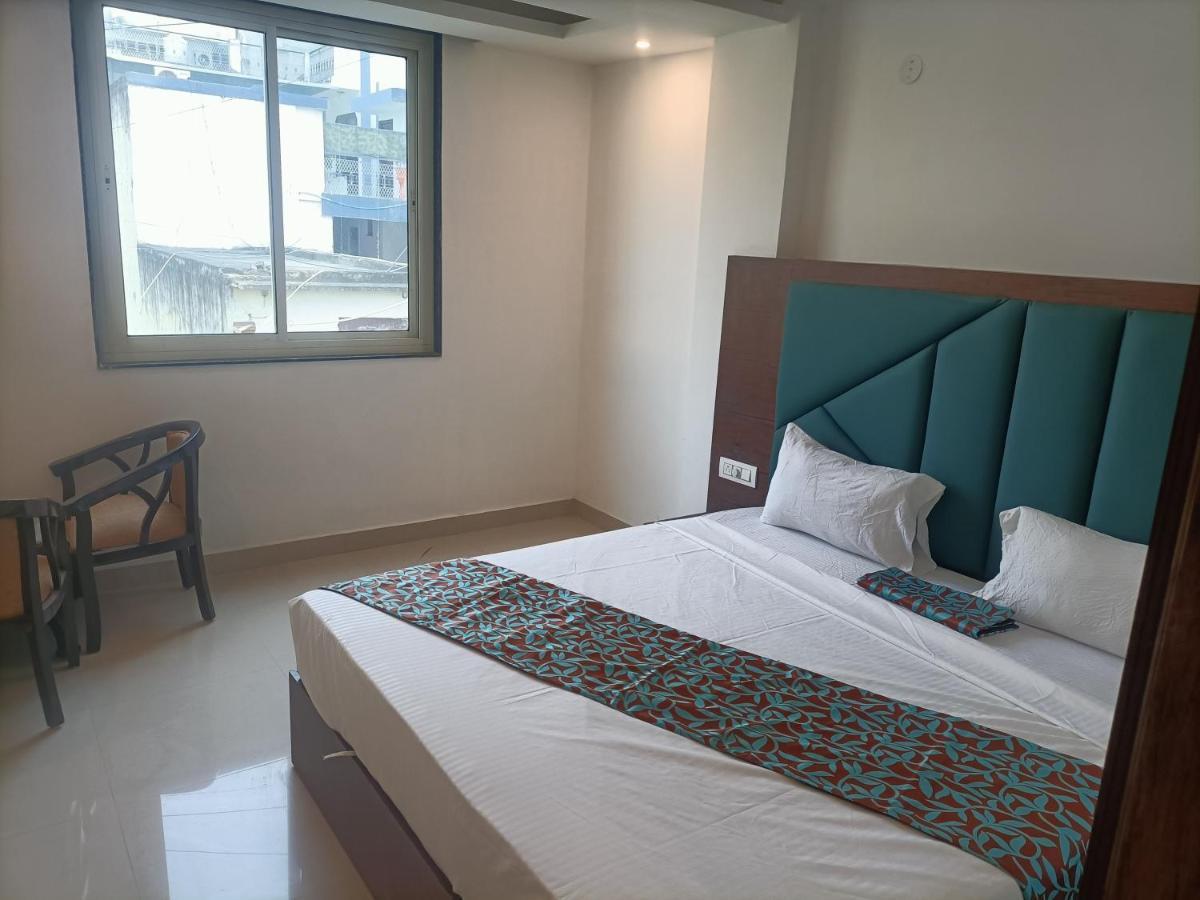 Hotel Tark Inn Near Igi Airport Нью-Дели Экстерьер фото