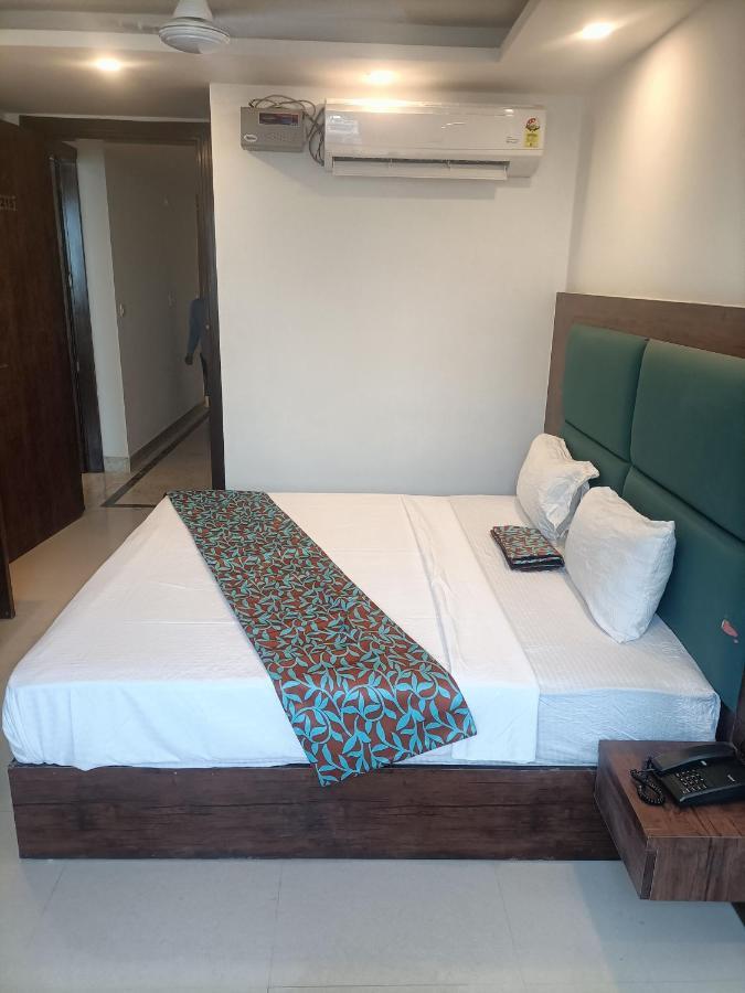 Hotel Tark Inn Near Igi Airport Нью-Дели Экстерьер фото