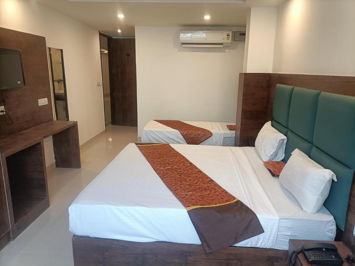 Hotel Tark Inn Near Igi Airport Нью-Дели Экстерьер фото