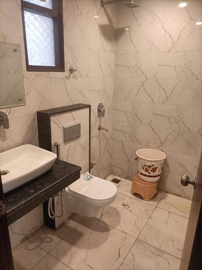 Hotel Tark Inn Near Igi Airport Нью-Дели Экстерьер фото