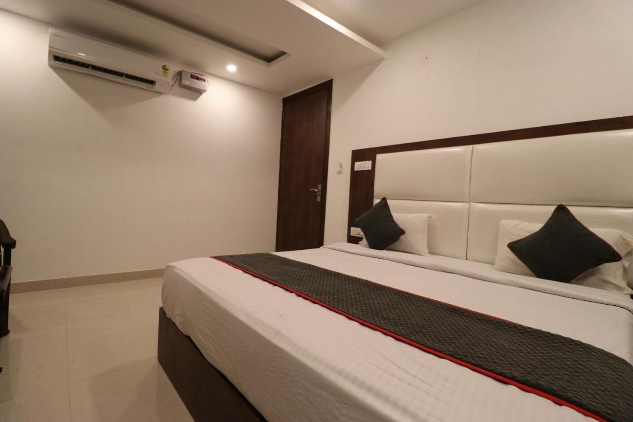 Hotel Tark Inn Near Igi Airport Нью-Дели Экстерьер фото