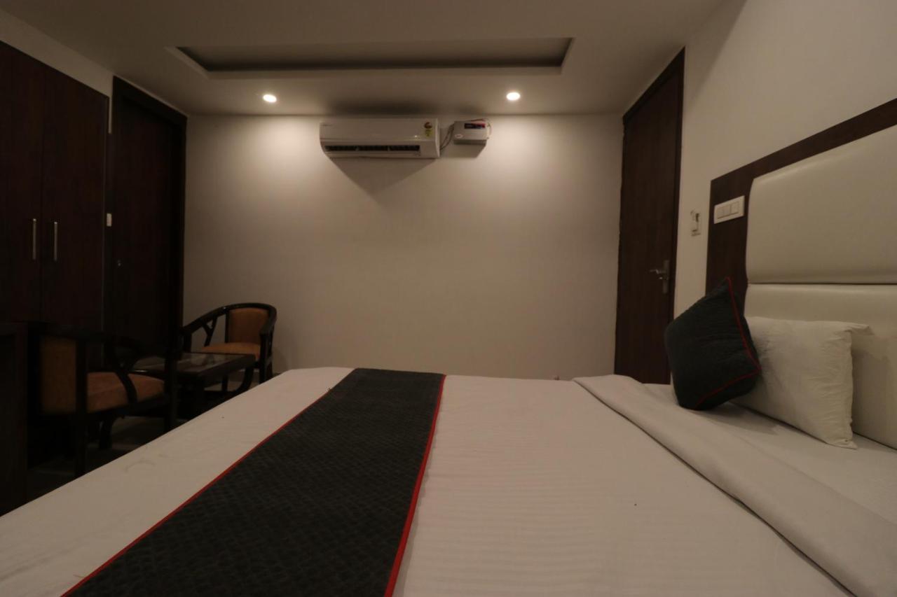 Hotel Tark Inn Near Igi Airport Нью-Дели Экстерьер фото